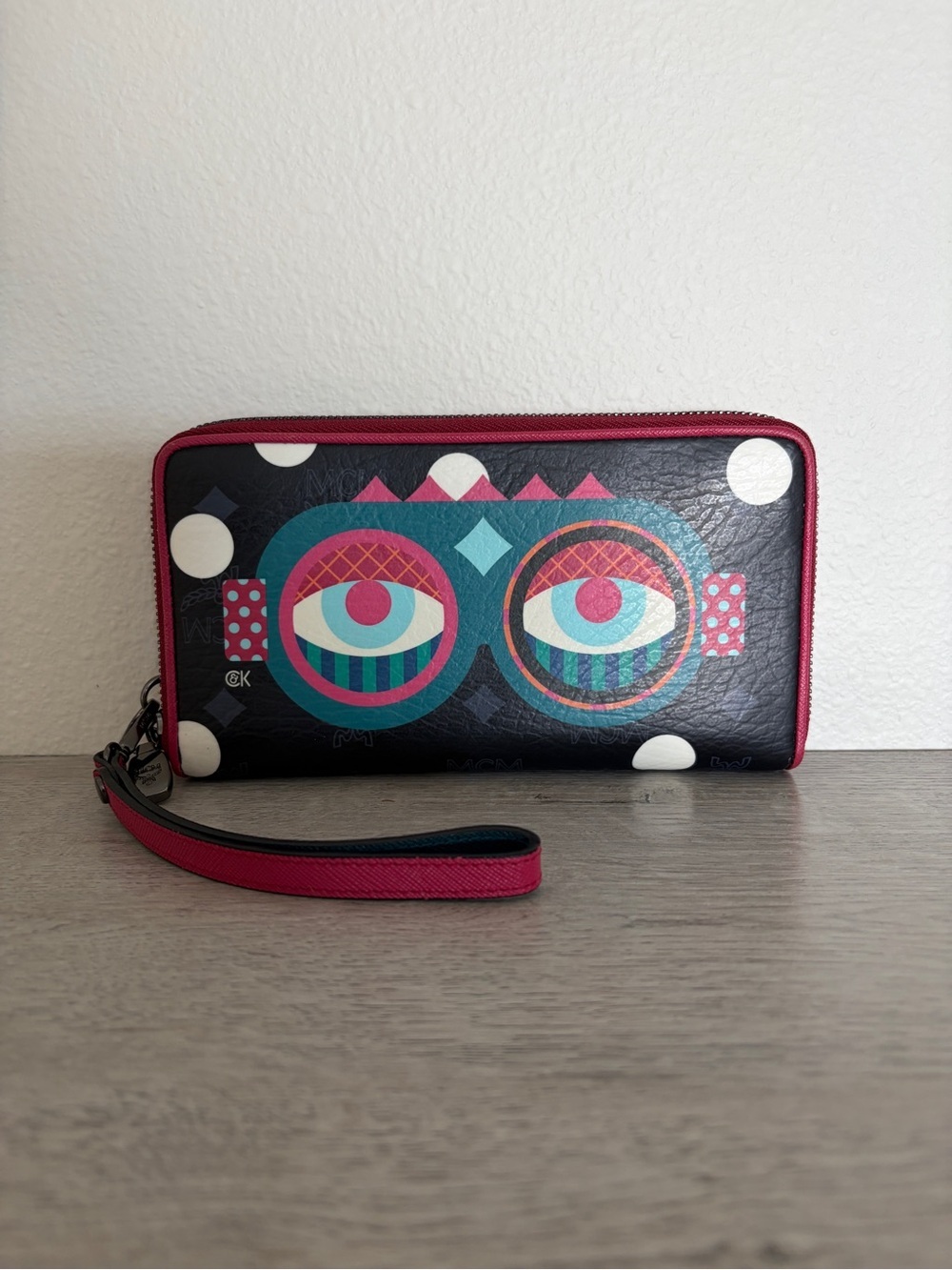 MCM CRAIG KARL 2013 Beyond Snowdome Zip-Around Wallet - NWOT